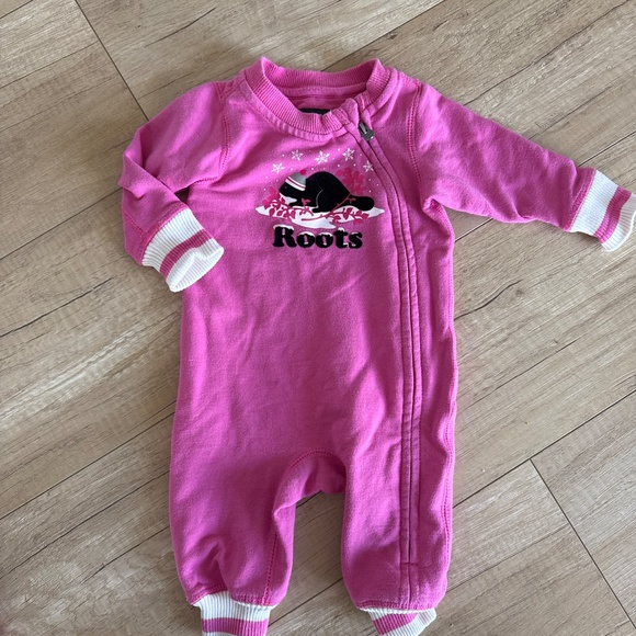 Roots girls winter outfit size 3T & 0-3m - Picture 3 of 3